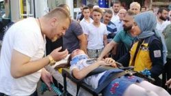 Annesinin elini bırakınca vinç çarptı