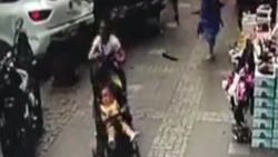 Ümraniye'de halk otobüsü önündeki araçlara daldı