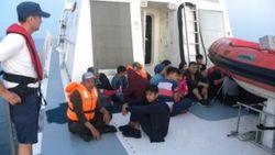 İzmir’de 22’si çocuk 40 göçmen yakalandı