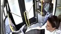 Rahatsızlanan yolcu için güzergahını değiştirdi
