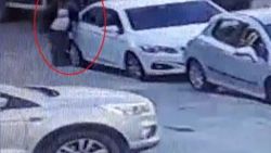 Üsküdar’da otomobillere dadanan hırsız