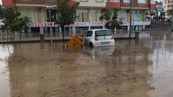 Bilecik'te sağanak yağış hayatı felç etti