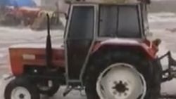Sivas’ta dolu yağışı köyü beyaza büründü
