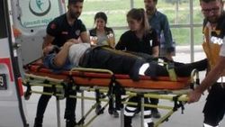 Elektrik akımından arkadaşının tekmesiyle kurtuldu