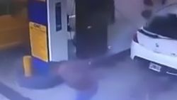 Akaryakıt istasyonunda kokain havaya saçıldı