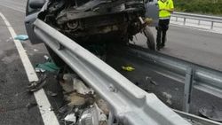 Çorum'da otomobil bariyere çarptı: 3 yaralı