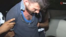 Uyuşturucu bağımlısı 1'i polis 2 kişiyi bıçakladı