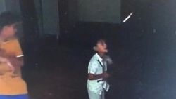 Camide üzerine ayakkabı dolabı devrilen çocuk öldü