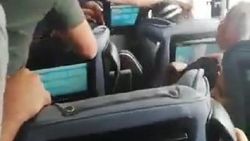 Genç kadını otobüsten zorla indirip kaçırdılar