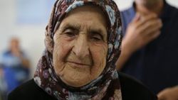 Artvin'de 106 yaşındaki nine kendi maaşını kendi çekiyor