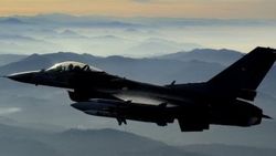Irak'ın kuzeyi Sinat-Haftanin bölgesinde hava harekatı