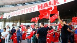 CHP Genel Merkezi'nde sevinç gösterileri