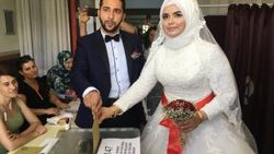 Sarıyer’de çift nikahtan önce sandığa gitti