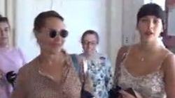 Hülya Avşar ve Zehra Çilingiroğlu birlikte oy kullandı