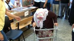 71 yaşındaki teyze engel tanımadı