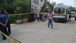 Adana'da kız kardeşinin boğazını kesip öldürdü