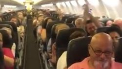 Uçakta pilottan 'Her şey çok güzel olacak' anonsu