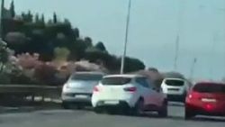 Trafikte kavga eden 2 kişi kazaya neden oldu