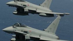 Almanya'da iki savaş uçağı düştü