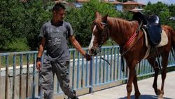 Sivas'tan atıyla birlikte askere gitmek için yola çıktı