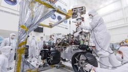 NASA'nın yeni Mars aracına tekerlek takıldı