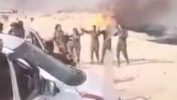 Arazi yakan YPG'li teröristler halay çekti