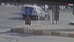 Yalova'da iki otomobilin çarptığı Azeri genç hayatını kaybetti