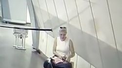 İstanbul metrosunda telefon hırsızı