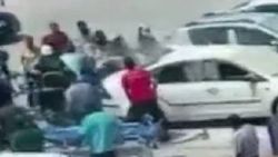 Adana'da yanan otomobildeki engellinin kurtarılma anı