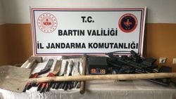Amasra'da kaçak kazı yapan 3 kişiye suçüstü
