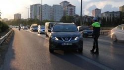 Emniyet şeridi ihlali yapan sürücülere denetim
