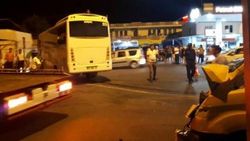 Alanya'da tur midibüsüyle minibüs taksi çarpıştı