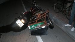 Adana'da otomobil engelli motosikletine çarptı
