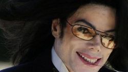 Michael Jackson'ın mezarı ile ilgili beton detayı