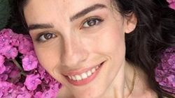 Hazar Ergüçlü filtresiz fotoğraf
