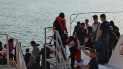 Kuşadası’nda 37 kaçak göçmen yakalandı