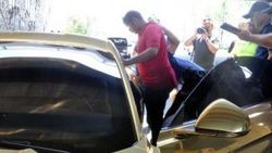 Altın rengine çevrilen lüks otomobilin Katarlı sürücüsü