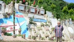 Emekli imam yaşadığı sokağı taşlarla süsledi