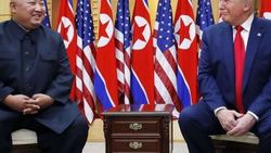 Trump ile Kim, silahsızlandırılmış bölgede buluştu