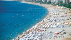 Antalya'nın sahillerinde boş yer yok