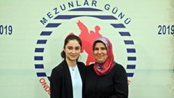 Samsun'da anne ve kızı aynı anda mezun oldu