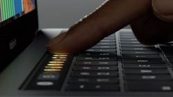 MacBook'taki Zoom uygulaması kameranızı izinsiz açıyor