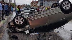 Sakarya’da iki otomobil çarpıştı: 7 yaralı