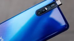 Vivo'nun üç arka kameralı yeni bir telefonu ortaya çıktı