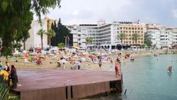 Kuşadası'nda yağmur sürprizi