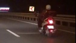 Bursa'da ayakları direksiyonda giden maganda