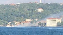 Üsküdar açıklarında tekne yangını