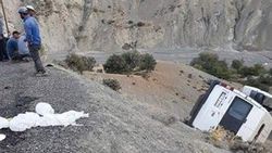 Elazığ'da minibüs devrildi: 10 yaralı
