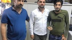 Taksici cami avlusunda bulduğu parayı sahibine verdi
