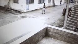 Mersin’de hırsızlık anları kameraya yansıdı